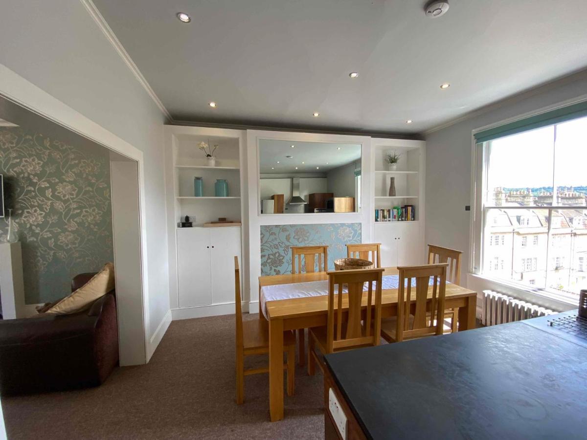 Bath Roof Terrace Apartment, City Centre, Sleeps Up To 8 Kültér fotó